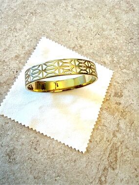 Stella & Dot Breezeblock enamel bangle